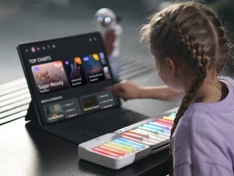 What’s the Difference Between a Piano and a Keyboard? A Clear Beginner’s Guide