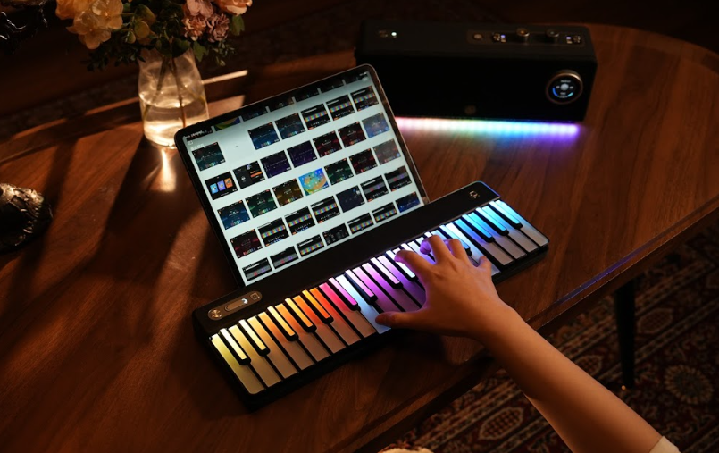 Want A keyboard that lights up keys according to a music-score via USB?