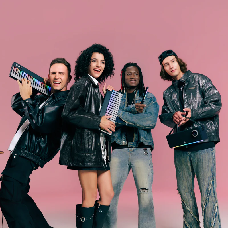 Guide to Choosing a Travel-Sized Piano