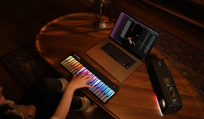 Keyboard That Lights Up to Teach You How to Play